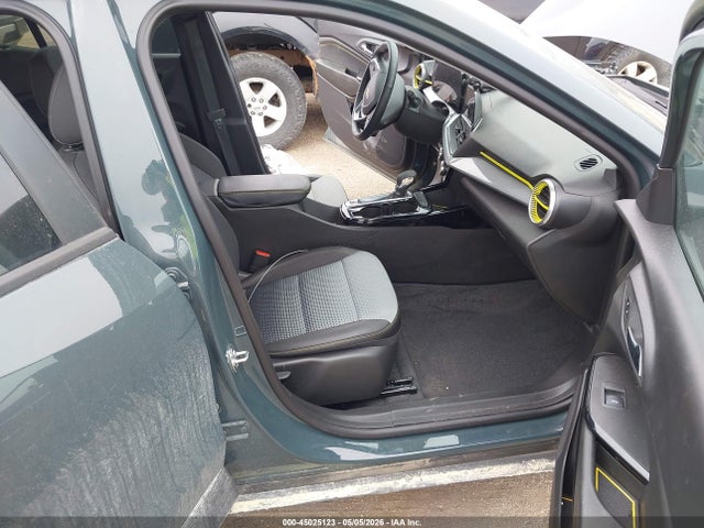 KL77LHEP0SC293228 Chevrolet Trax Fwd Lt