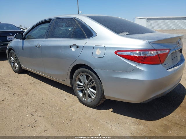 45025175 :رقم المزاد ، 4T1BF1FK5FU878526 vin ، 2015 Toyota Camry Se مزاد بيع