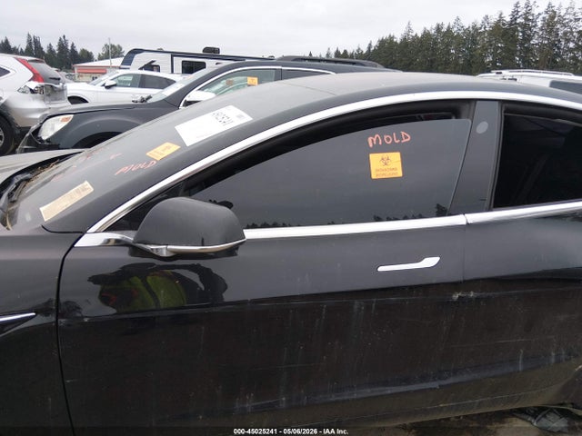 Tesla Model 3 Long Range/mid Range 2018 5YJ3E1EA2JF173558 Image 13