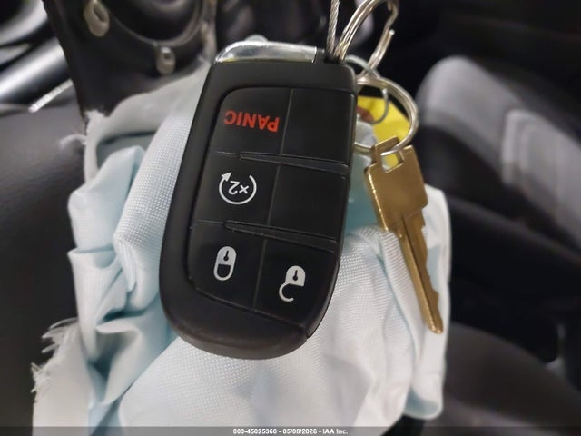 45025360 :رقم المزاد ، ZACNJBBB6KPK75119 vin ، 2019 Jeep Renegade Latitude 4x4 مزاد بيع