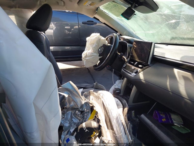45025386 :رقم المزاد ، 7MUDAAAGXRV087356 vin ، 2024 Toyota Corolla Cross Xle مزاد بيع