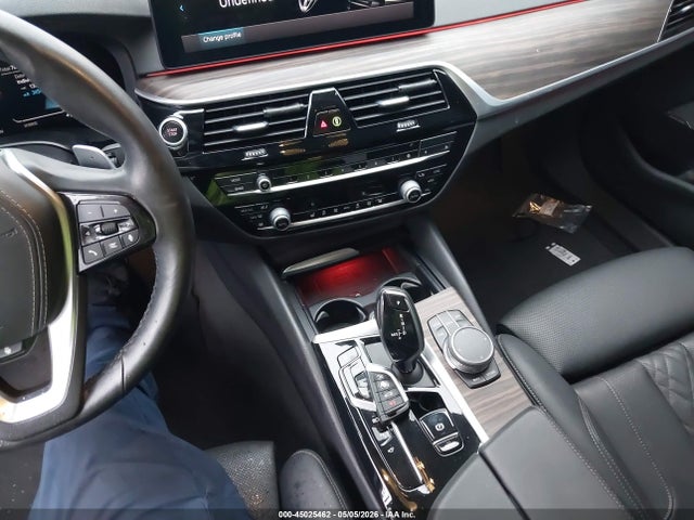 2021 Bmw 530e მანქანა იყიდება აუქციონზე, vin: WBA13AG02MCF26349, აუქციონის ნომერი: 45025462