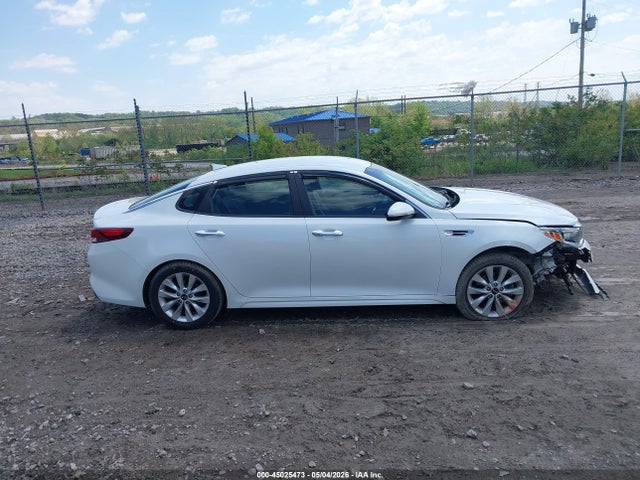 Продаж на аукціоні авто 2018 Kia Optima S, vin: 5XXGT4L38JG203611, номер лоту: 45025473