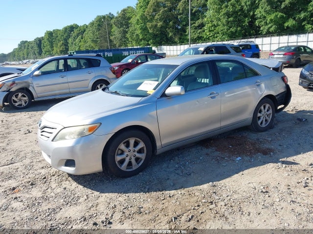 45025627 :رقم المزاد ، 4T1BF3EK3BU686335 vin ، 2011 Toyota Camry Le مزاد بيع