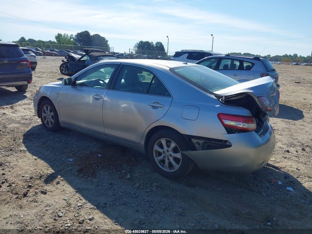 45025627 :رقم المزاد ، 4T1BF3EK3BU686335 vin ، 2011 Toyota Camry Le مزاد بيع