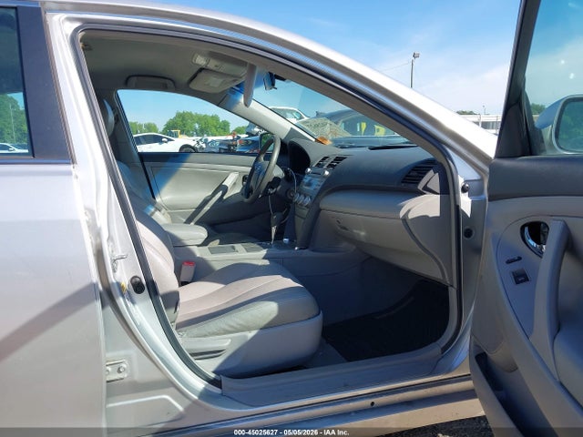 45025627 :رقم المزاد ، 4T1BF3EK3BU686335 vin ، 2011 Toyota Camry Le مزاد بيع