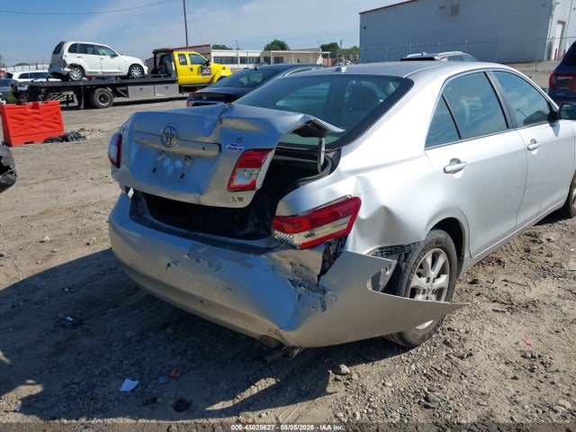45025627 :رقم المزاد ، 4T1BF3EK3BU686335 vin ، 2011 Toyota Camry Le مزاد بيع