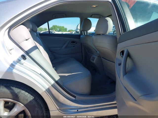 45025627 :رقم المزاد ، 4T1BF3EK3BU686335 vin ، 2011 Toyota Camry Le مزاد بيع