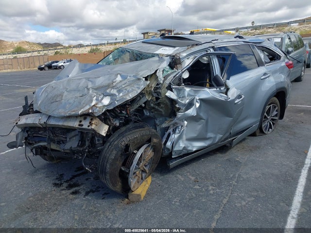 Toyota Highlander Xle 2018 5TDJZRFHXJS526288 Image 2