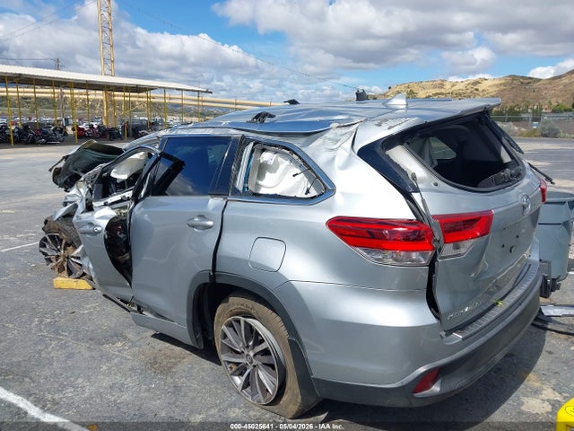 Toyota Highlander Xle 2018 5TDJZRFHXJS526288 Image 3