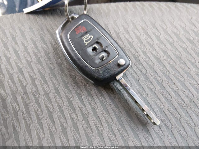 45025685 :رقم المزاد ، 5XYZTDLB3FG301738 vin ، 2015 Hyundai Santa Fe Sport 2.4l مزاد بيع