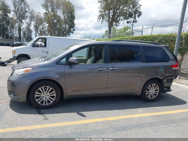 5TDYK3DC2ES488701 Toyota Sienna Xle V6 8 Passenger