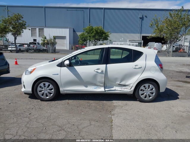 45025757 :رقم المزاد ، JTDKDTB36C1031113 vin ، 2012 Toyota Prius C Three مزاد بيع