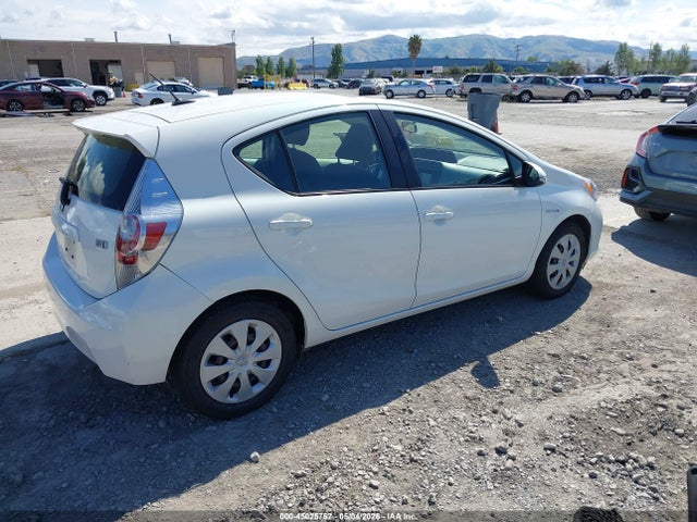 45025757 :رقم المزاد ، JTDKDTB36C1031113 vin ، 2012 Toyota Prius C Three مزاد بيع