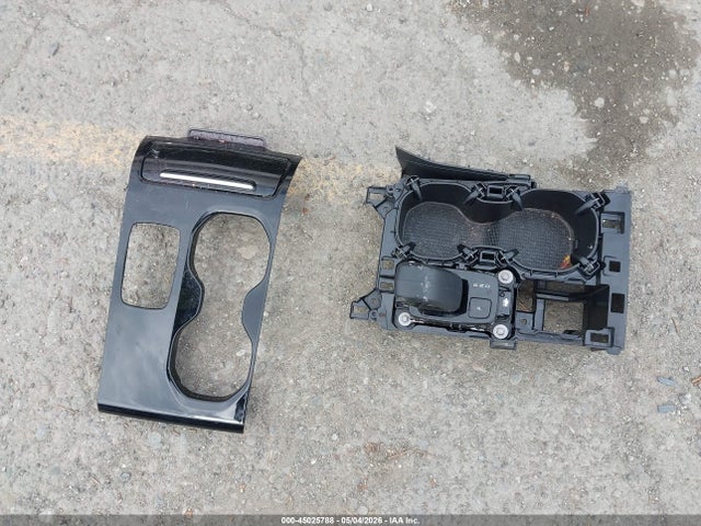 45025788 :رقم المزاد ، YV4ED3UM8P2070625 vin ، 2023 Volvo Xc40 Recharge Pure Electric Twin Ultimate مزاد بيع