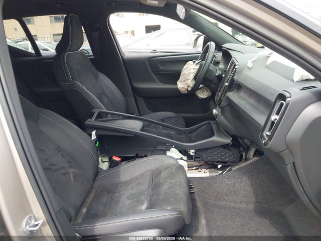 45025788 :رقم المزاد ، YV4ED3UM8P2070625 vin ، 2023 Volvo Xc40 Recharge Pure Electric Twin Ultimate مزاد بيع