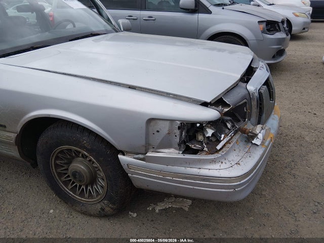 45025804 :رقم المزاد ، 1LNLM81W7TY711666 vin ، 1996 Lincoln Town Car Executive مزاد بيع