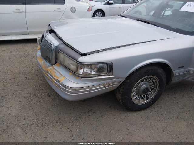 45025804 :رقم المزاد ، 1LNLM81W7TY711666 vin ، 1996 Lincoln Town Car Executive مزاد بيع
