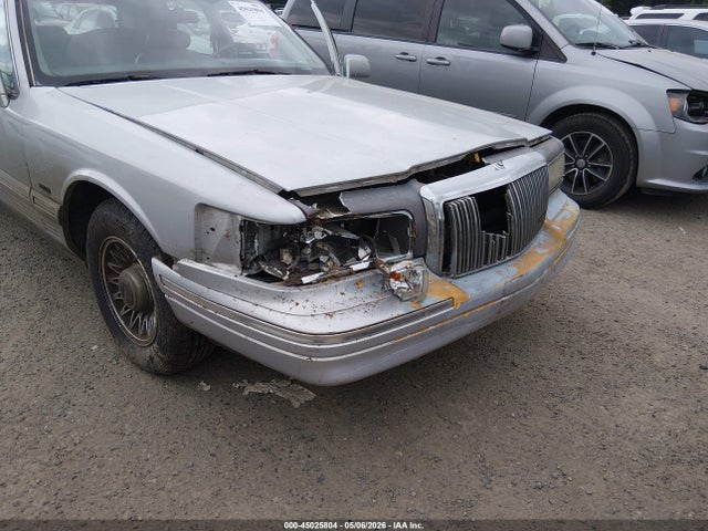 45025804 :رقم المزاد ، 1LNLM81W7TY711666 vin ، 1996 Lincoln Town Car Executive مزاد بيع