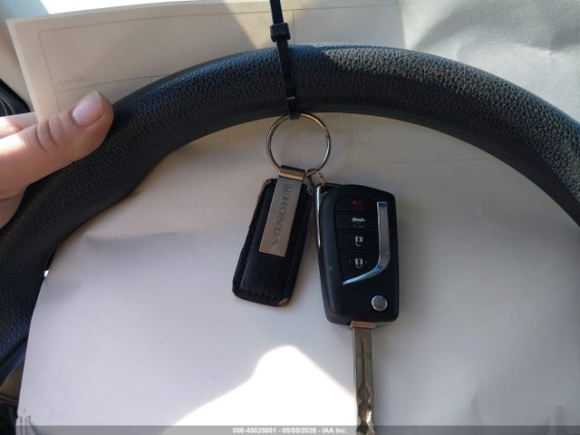 Продажа на аукционе авто 2021 Toyota Corolla Le, vin: 5YFEPMAE5MP266287, номер лота: 45025861