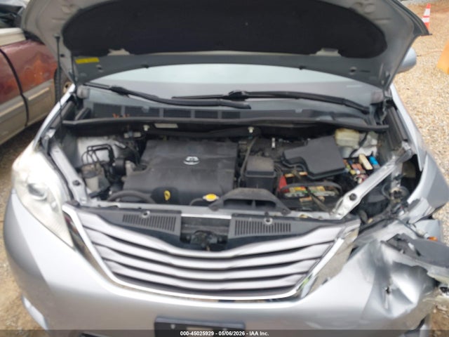 5TDYK3DC5FS679966 Toyota Sienna Xle Premium 8 Passenger
