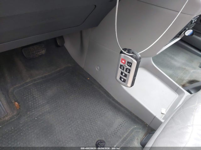 5TDYK3DC5FS679966 Toyota Sienna Xle Premium 8 Passenger