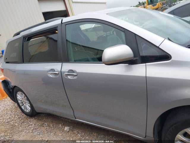 5TDYK3DC5FS679966 Toyota Sienna Xle Premium 8 Passenger