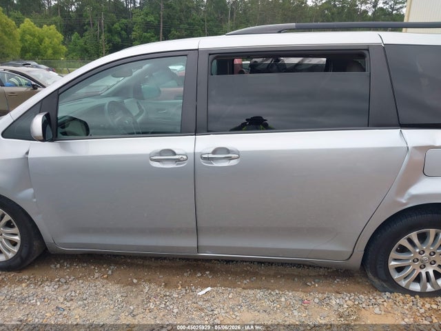 5TDYK3DC5FS679966 Toyota Sienna Xle Premium 8 Passenger