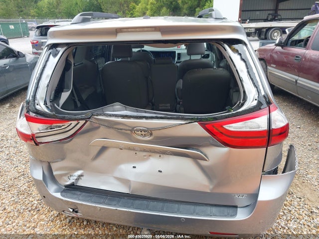 5TDYK3DC5FS679966 Toyota Sienna Xle Premium 8 Passenger