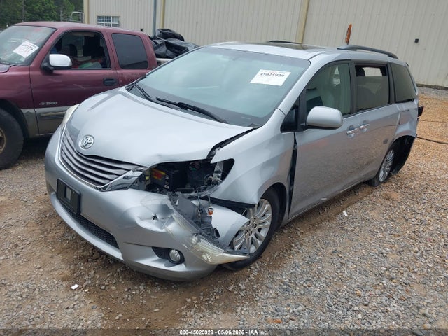 5TDYK3DC5FS679966 Toyota Sienna Xle Premium 8 Passenger