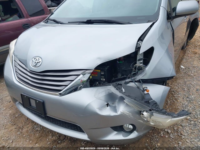5TDYK3DC5FS679966 Toyota Sienna Xle Premium 8 Passenger
