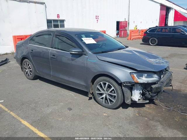 2017 Volkswagen Jetta 1.4t Se მანქანა იყიდება აუქციონზე, vin: 3VWDB7AJ2HM380881, აუქციონის ნომერი: 45025935