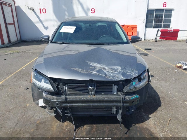 2017 Volkswagen Jetta 1.4t Se მანქანა იყიდება აუქციონზე, vin: 3VWDB7AJ2HM380881, აუქციონის ნომერი: 45025935