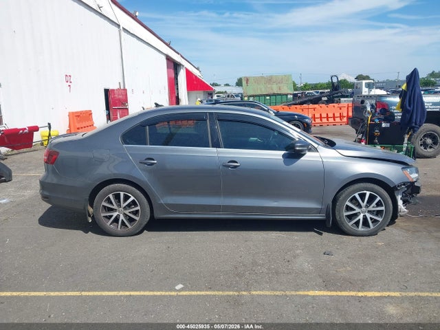 2017 Volkswagen Jetta 1.4t Se მანქანა იყიდება აუქციონზე, vin: 3VWDB7AJ2HM380881, აუქციონის ნომერი: 45025935