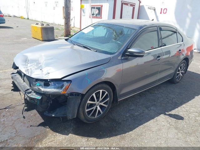 2017 Volkswagen Jetta 1.4t Se მანქანა იყიდება აუქციონზე, vin: 3VWDB7AJ2HM380881, აუქციონის ნომერი: 45025935