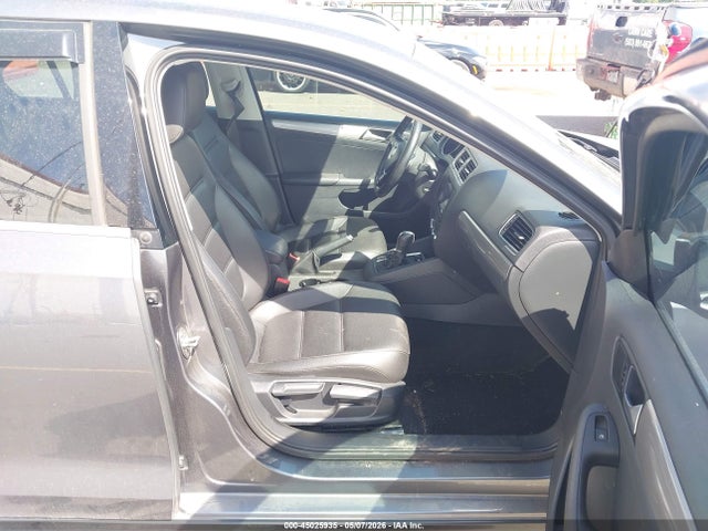 2017 Volkswagen Jetta 1.4t Se მანქანა იყიდება აუქციონზე, vin: 3VWDB7AJ2HM380881, აუქციონის ნომერი: 45025935