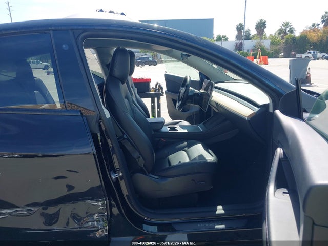45026026 :رقم المزاد ، 7SAYGAEE1NF387744 vin ، 2022 Tesla Model Y Long Range Dual Motor All-wheel Drive مزاد بيع