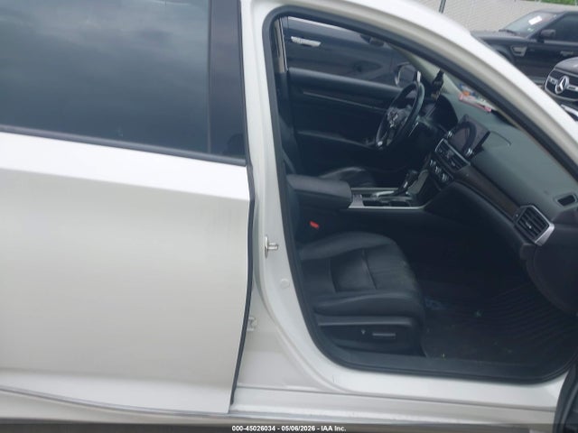 1HGCV1F99JA042402 Honda Accord Touring