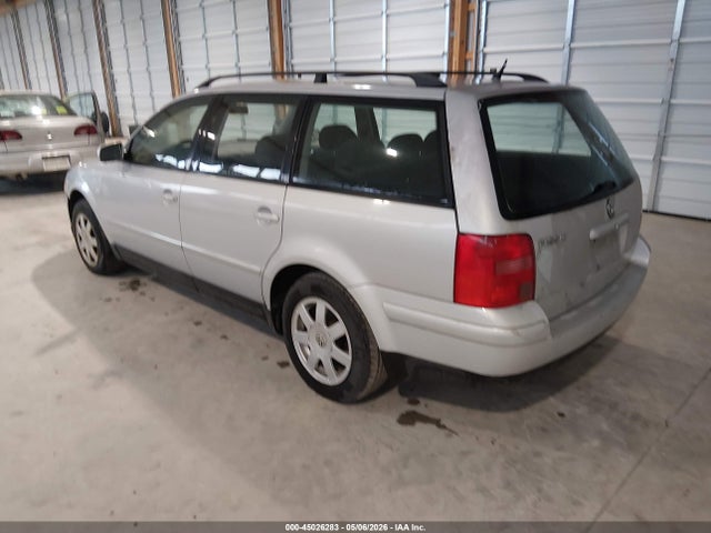 45026283 :رقم المزاد ، WVWNA63B5XE424466 vin ، 1999 Volkswagen Passat Gls مزاد بيع