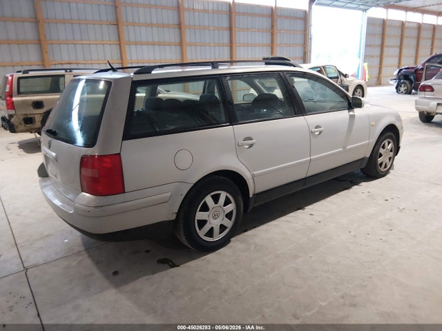 45026283 :رقم المزاد ، WVWNA63B5XE424466 vin ، 1999 Volkswagen Passat Gls مزاد بيع