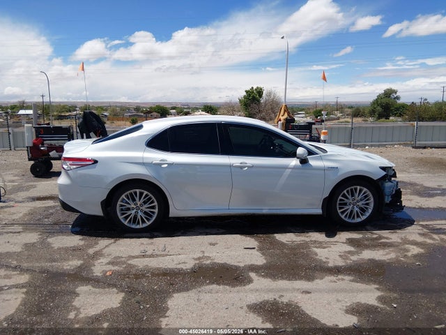 4T1B21HK2JU009237 Toyota Camry Hybrid Xle