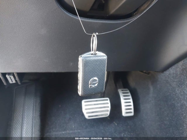 Auction sale of the 2019 Volvo Xc40 T5 R-design, vin: YV4162UM9K2075490, lot number: 45026464