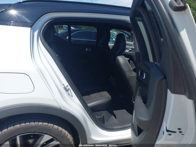 Auction sale of the 2019 Volvo Xc40 T5 R-design, vin: YV4162UM9K2075490, lot number: 45026464