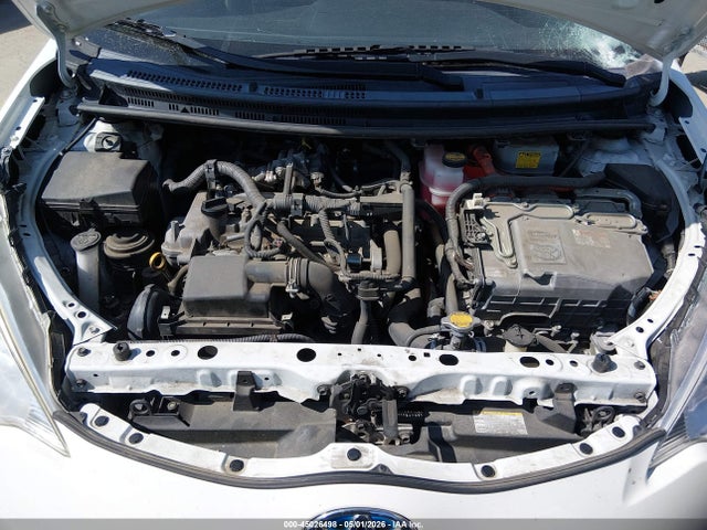 JTDKDTB39E1075318 Toyota Prius C Four