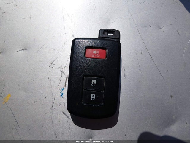 JTDKDTB39E1075318 Toyota Prius C Four
