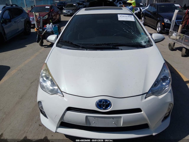 JTDKDTB39E1075318 Toyota Prius C Four