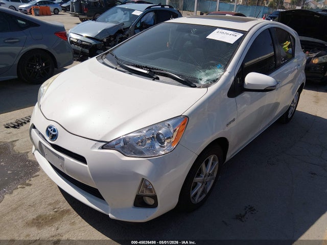 JTDKDTB39E1075318 Toyota Prius C Four