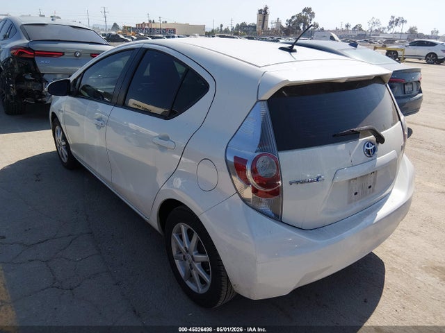 JTDKDTB39E1075318 Toyota Prius C Four