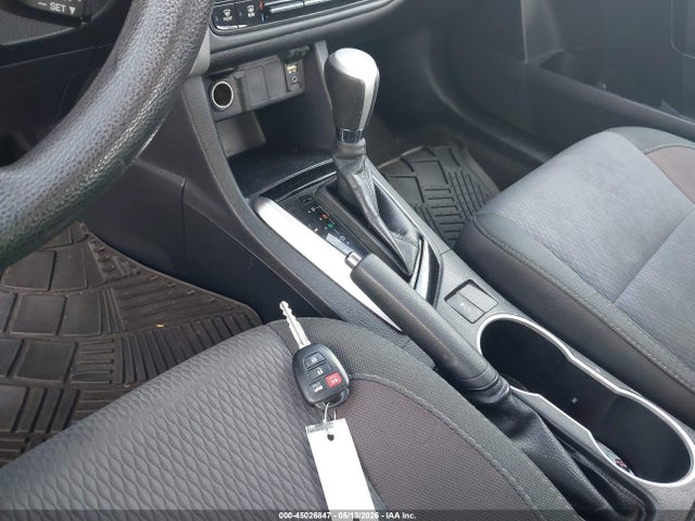 2T1BURHE2JC056157 Toyota COROLLA LE