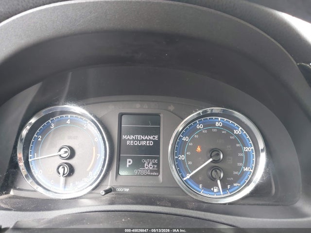2T1BURHE2JC056157 Toyota COROLLA LE